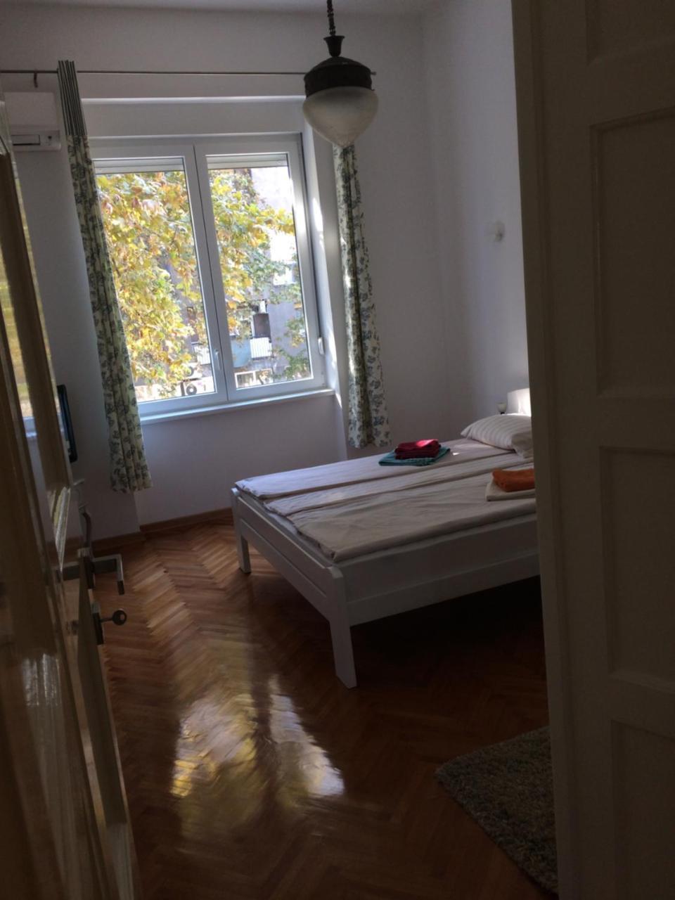 Cricket Park Hostel Белград Екстериор снимка