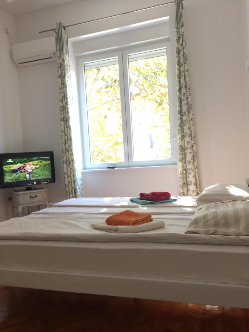 Cricket Park Hostel Белград Екстериор снимка