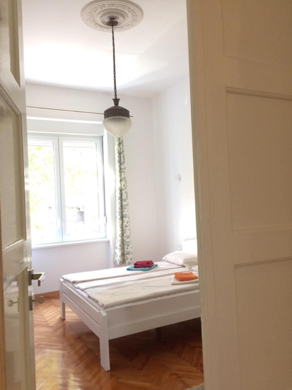 Cricket Park Hostel Белград Екстериор снимка