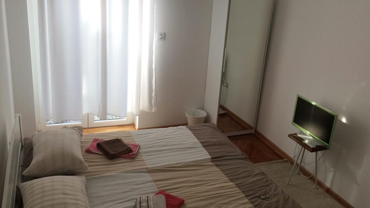 Cricket Park Hostel Белград Екстериор снимка