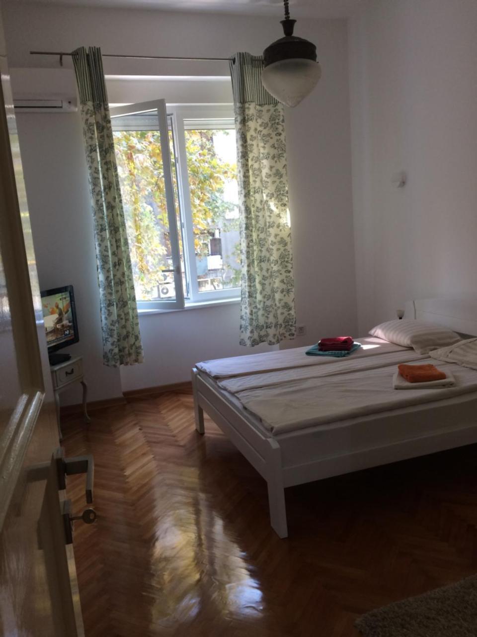 Cricket Park Hostel Белград Екстериор снимка