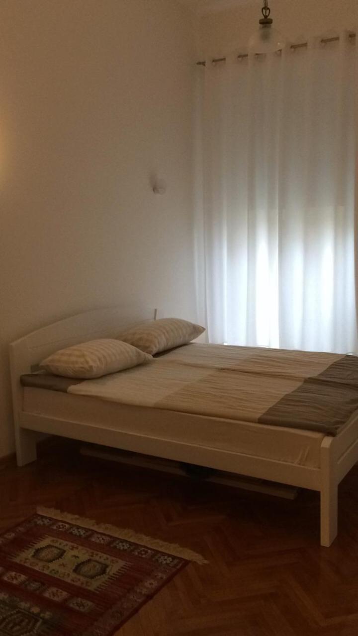 Cricket Park Hostel Белград Екстериор снимка