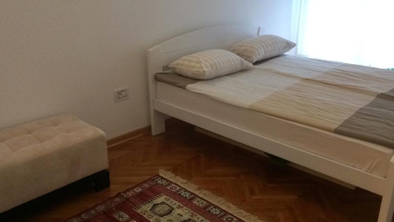 Cricket Park Hostel Белград Екстериор снимка