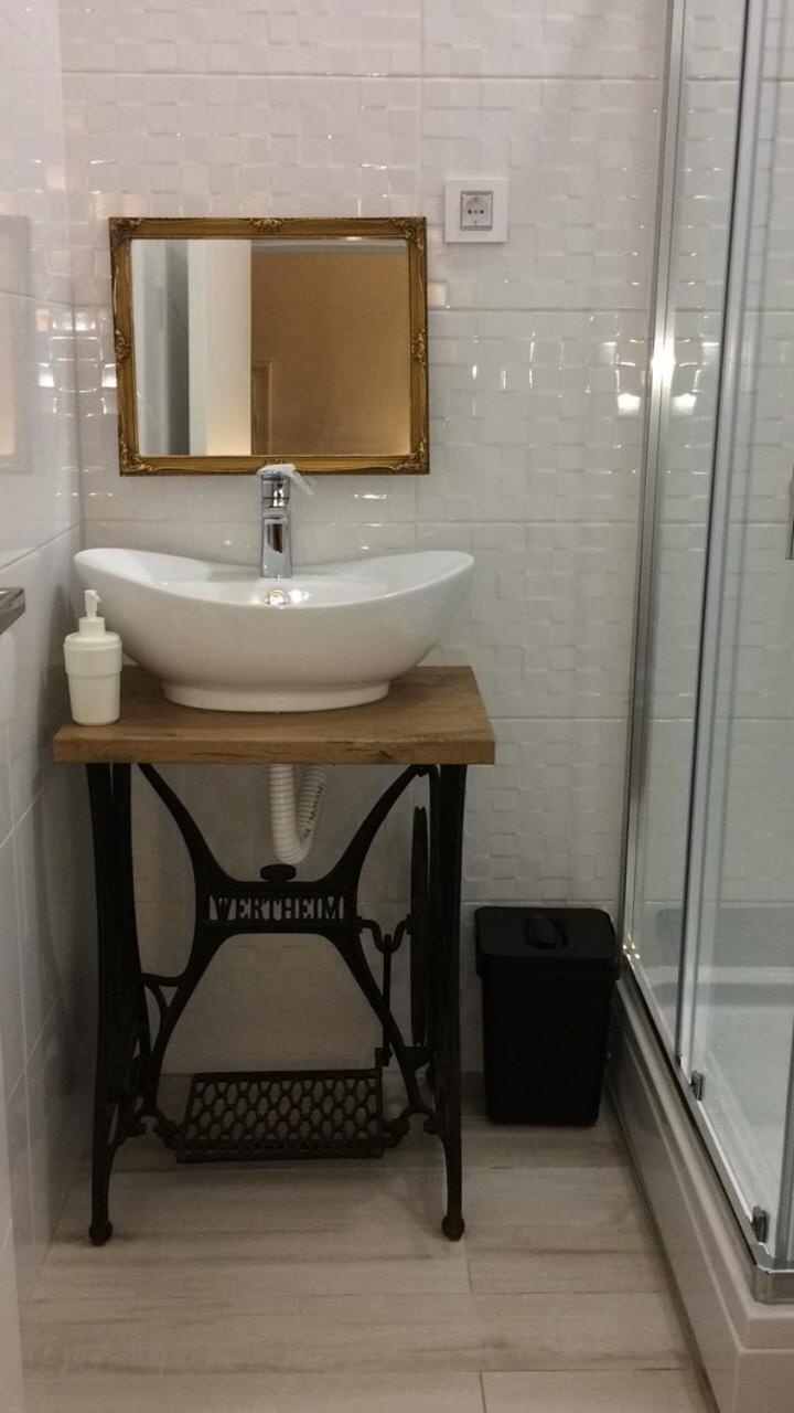 Cricket Park Hostel Белград Екстериор снимка