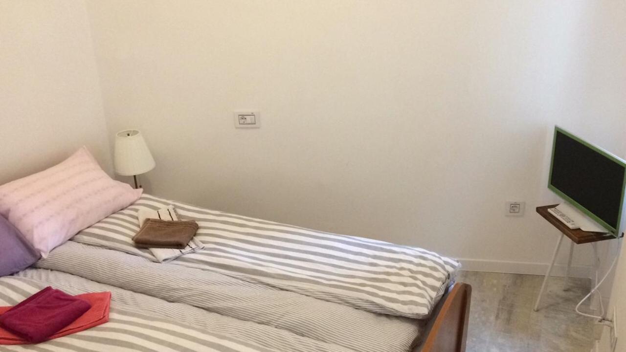 Cricket Park Hostel Белград Екстериор снимка