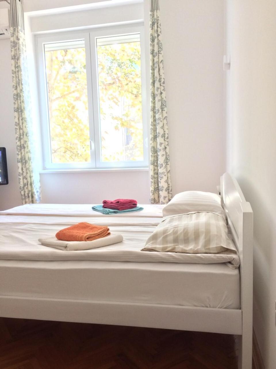 Cricket Park Hostel Белград Екстериор снимка