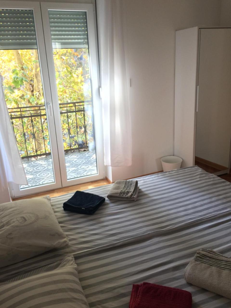Cricket Park Hostel Белград Екстериор снимка